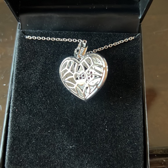 Sterling silver 18” chain with heart design. Heart pendant ruby colored stones - Picture 2 of 5